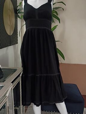 Black Sleeveless Midi Dress with Sweetheart Neckline